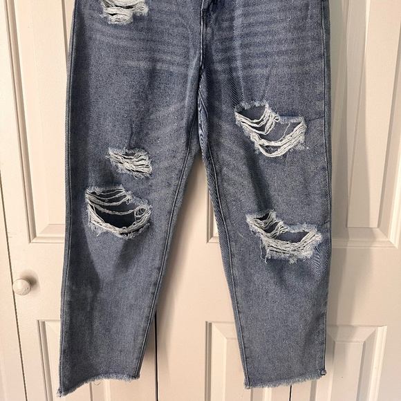 Ripped Jeans - Picture 3 of 4